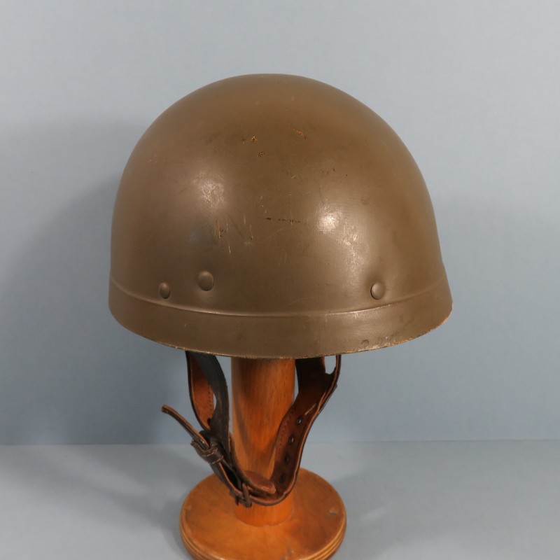 CASQUE FRANCAIS MODELE 1951 CASQUE LOURD DATE 1953 ET LINER RADIO-CHAR  1951 LEGION ETRANGERE ET FILET CAMOUFLAGE