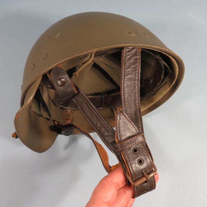 CASQUE FRANCAIS MODELE 1951 CASQUE LOURD DATE 1953 ET LINER RADIO-CHAR  1951 LEGION ETRANGERE ET FILET CAMOUFLAGE