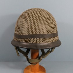 CASQUE FRANCAIS MODELE 1956 PARACHUTISTE CASQUE LOURD DATE 1967 ET LINER 1970 TAP LEGION ETRANGERE FILET DE CAMOUFLAGE