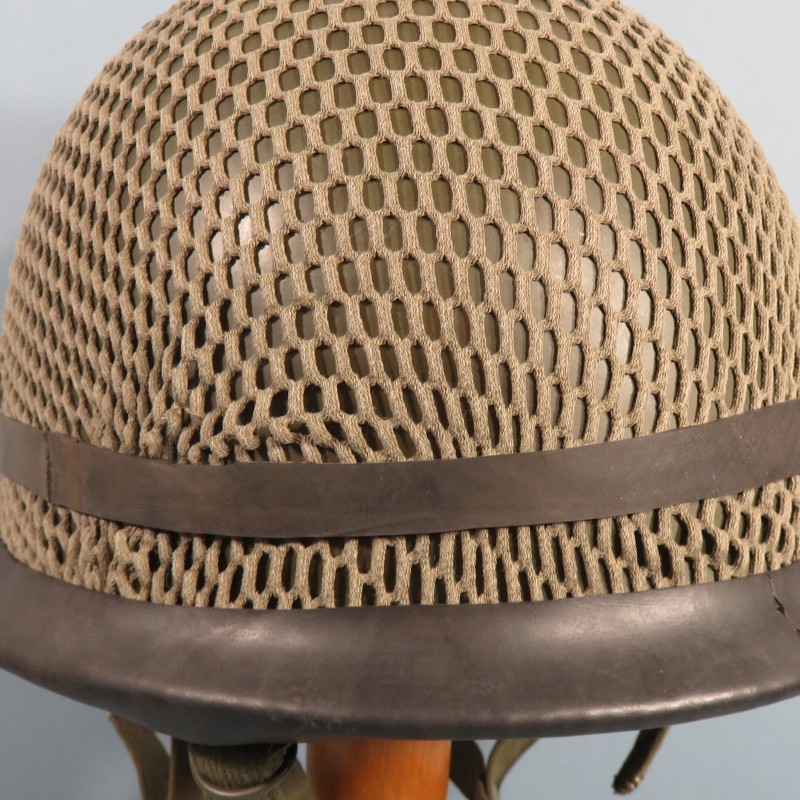 CASQUE FRANCAIS MODELE 1956 PARACHUTISTE CASQUE LOURD DATE 1967 ET LINER 1970 TAP LEGION ETRANGERE FILET DE CAMOUFLAGE