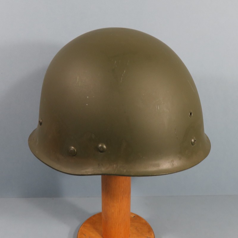 CASQUE FRANCAIS MODELE 1956 PARACHUTISTE CASQUE LOURD DATE 1967 ET LINER 1970 TAP LEGION ETRANGERE FILET DE CAMOUFLAGE