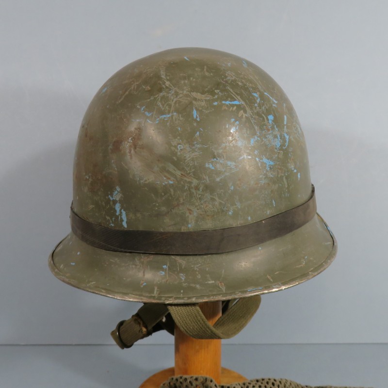 CASQUE FRANCAIS MODELE 1956 PARACHUTISTE CASQUE LOURD ANCIEN CASQUE ONU ET LINER 1963 FILET DE CAMOUFLAGE