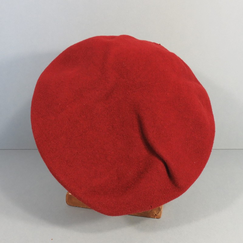 BERET ROUGE AMARANTE PARACHUTISTES DES TROUPES DE MARINE TAILLE 56 FABRICATION ANNEES 1982 INSIGNE DRAGO PARIS