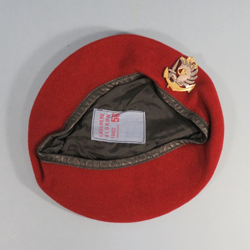 BERET ROUGE AMARANTE PARACHUTISTES DES TROUPES DE MARINE TAILLE 56 FABRICATION ANNEES 1982 INSIGNE DRAGO PARIS