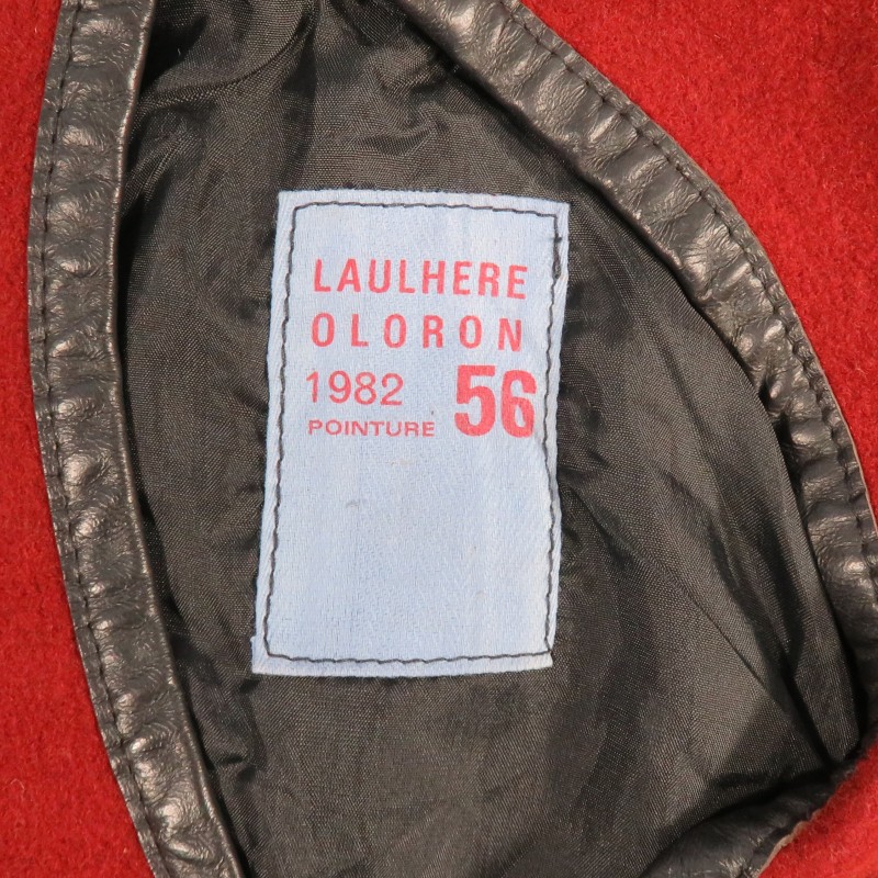 BERET ROUGE AMARANTE PARACHUTISTES DES TROUPES DE MARINE TAILLE 56 FABRICATION ANNEES 1982 INSIGNE DRAGO PARIS