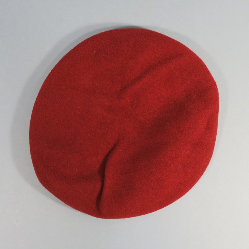 BERET ROUGE AMARANTE PARACHUTISTES DES TROUPES DE MARINE TAILLE 56 FABRICATION ANNEES 1982 INSIGNE DRAGO PARIS