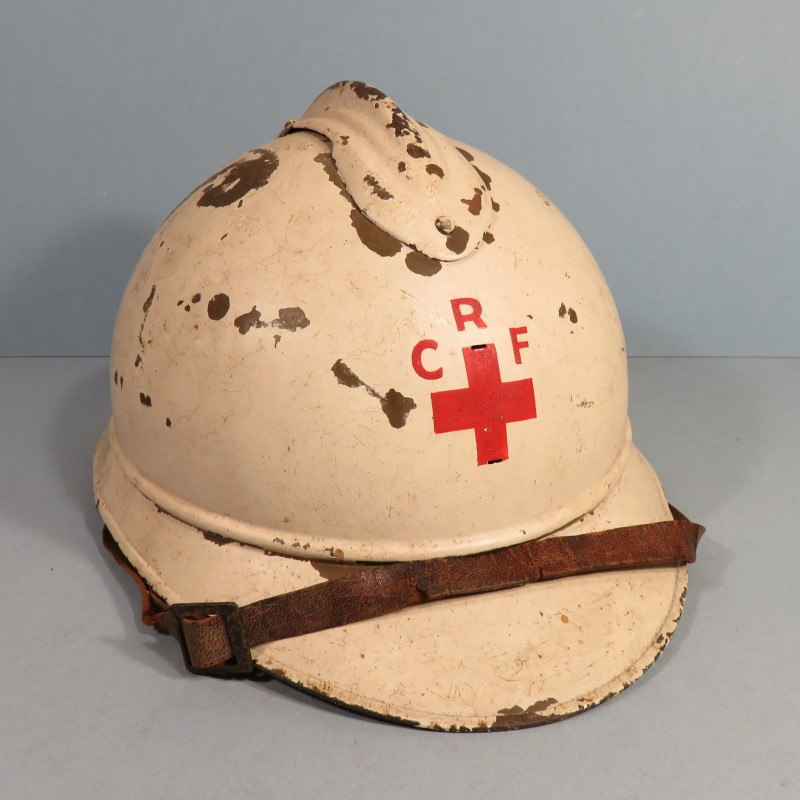 CASQUE FRANCAIS MODELE 1915 POUR LE SERVICE DE SANTE CROIX ROUGE INFIRMIER ET MEDECIN PEINTURE PREMIERE OU SECONDE GUERRE