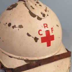 CASQUE FRANCAIS MODELE 1915 POUR LE SERVICE DE SANTE CROIX ROUGE INFIRMIER ET MEDECIN PEINTURE PREMIERE OU SECONDE GUERRE