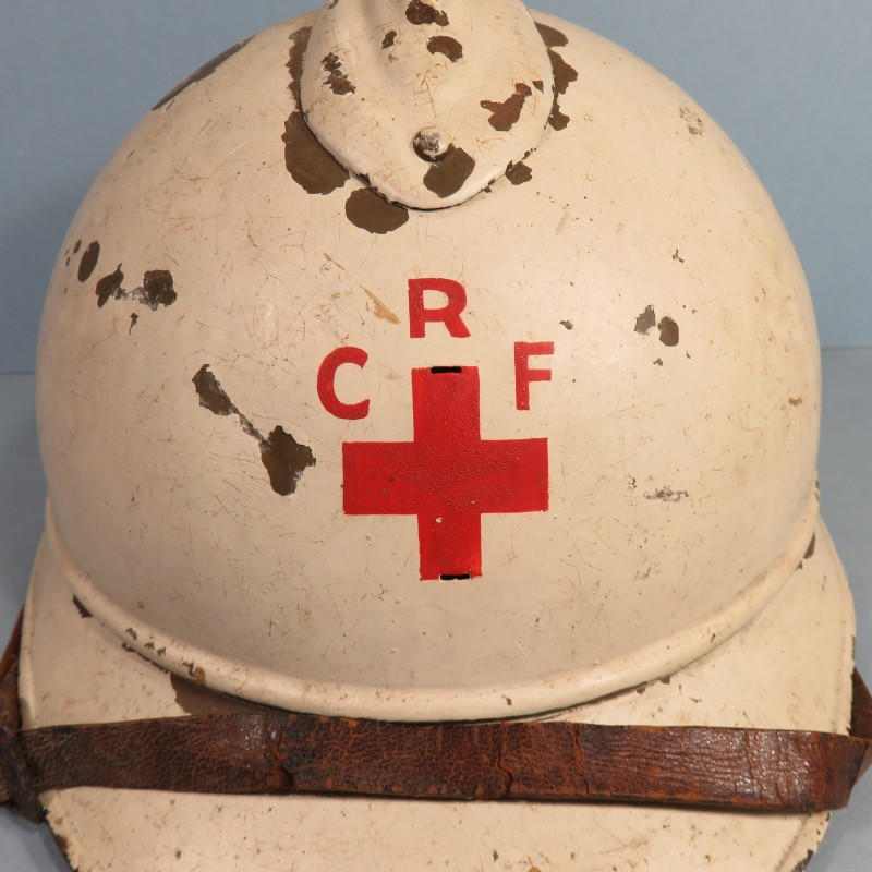 CASQUE FRANCAIS MODELE 1915 POUR LE SERVICE DE SANTE CROIX ROUGE INFIRMIER ET MEDECIN PEINTURE PREMIERE OU SECONDE GUERRE