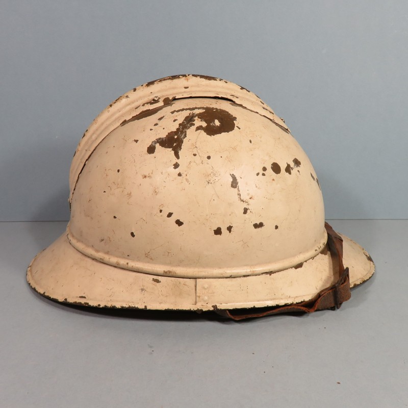 CASQUE FRANCAIS MODELE 1915 POUR LE SERVICE DE SANTE CROIX ROUGE INFIRMIER ET MEDECIN PEINTURE PREMIERE OU SECONDE GUERRE