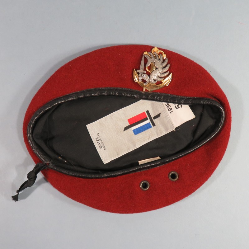 BERET ROUGE AMARANTE PARACHUTISTES DES TROUPES DE MARINE TAILLE 53 FABRICATION ANNEES 1998 INSIGNE DELSART