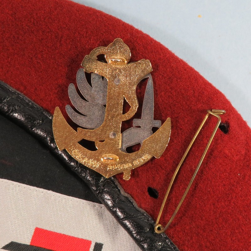 BERET ROUGE AMARANTE PARACHUTISTES DES TROUPES DE MARINE TAILLE 53 FABRICATION ANNEES 1998 INSIGNE DELSART