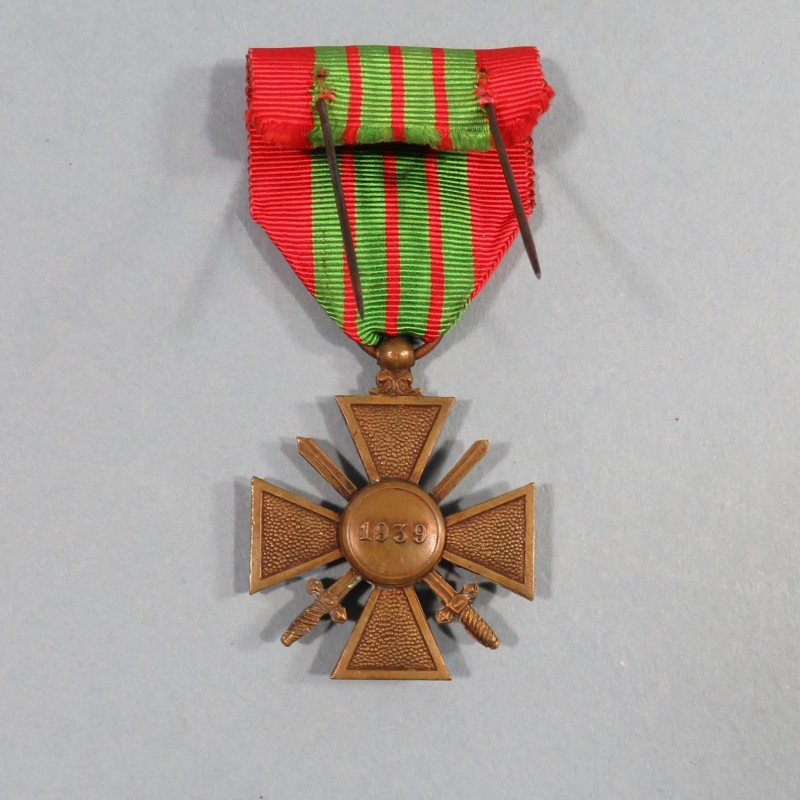 CROIX DE GUERRE 1939-1945 DATE 1939 AVEC UNE ETOILE POUR UNE CITATION A L'ORDRE DU REGIMENT