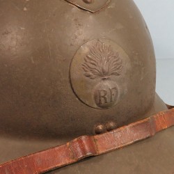 CASQUE TROUPE MODELE 1926 AVEC INSIGNE INFANTERIE MODELE 1937 POUR L'INFANTERIE INTERIEUR ERSATZ GRANDE TAILLE 60/62