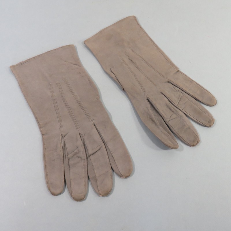 PAIRE DE GANTS EN CUIR GRIS POUR OFFICIERS FRANCAIS OU ALLEMAND TAILLE 9