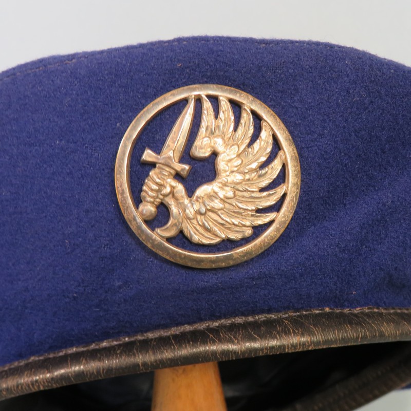 BERET BLEU ROI EN 3 PARTIES MODELE 1947 BELLE COULEUR PARACHUTISTES METRO TAP FAB. DELION PARIS TAILLE 56 INSIGNE MOURGEON