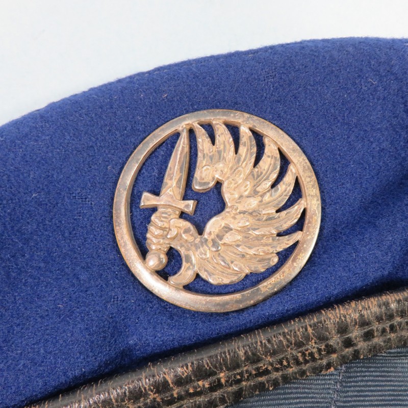 BERET BLEU ROI EN 3 PARTIES MODELE 1947 BELLE COULEUR PARACHUTISTES METRO TAP FAB. DELION PARIS TAILLE 56 INSIGNE MOURGEON