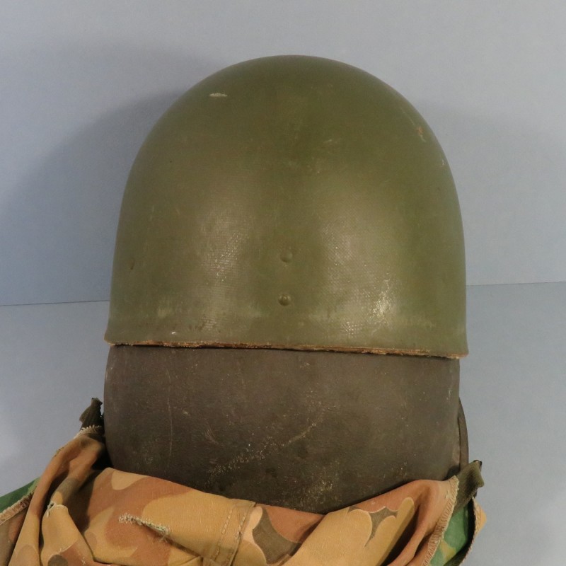 CASQUE US GUERRE DU VIETNAM AVEC COUVRE CASQUE MITCHELL CASQUE USM1 ET LINER MODELE 1966 DATE 1969 ET COUVRE CASQUE 1970