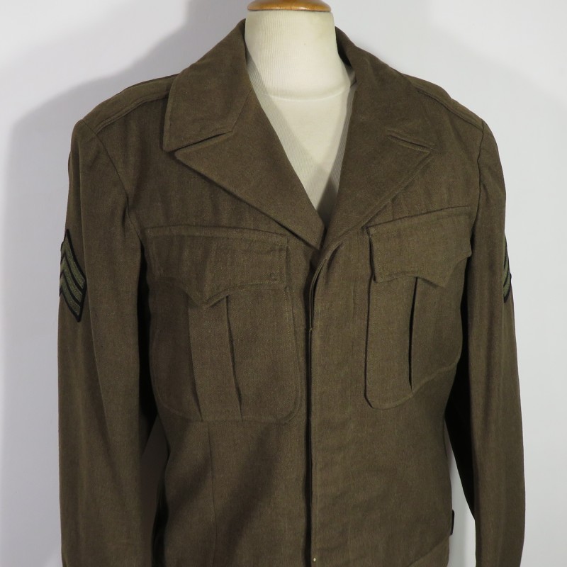 BLOUSON VESTE US " IKE " MODELE 1944 AVEC CALOT SOUTACHE INFANTERIE VESTE ET CALOT AU MEME NOMS