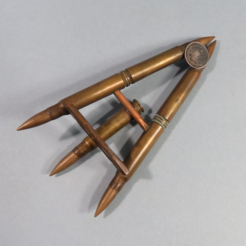 PETIT PRESENTOIR SOUVENIR DE LA GRANDE GUERRE ARTISANAT DE TRANCHEE BALLES ALLEMANDE MAUSER ET PIECE DE 1/2 MARQUE DATEE 1906