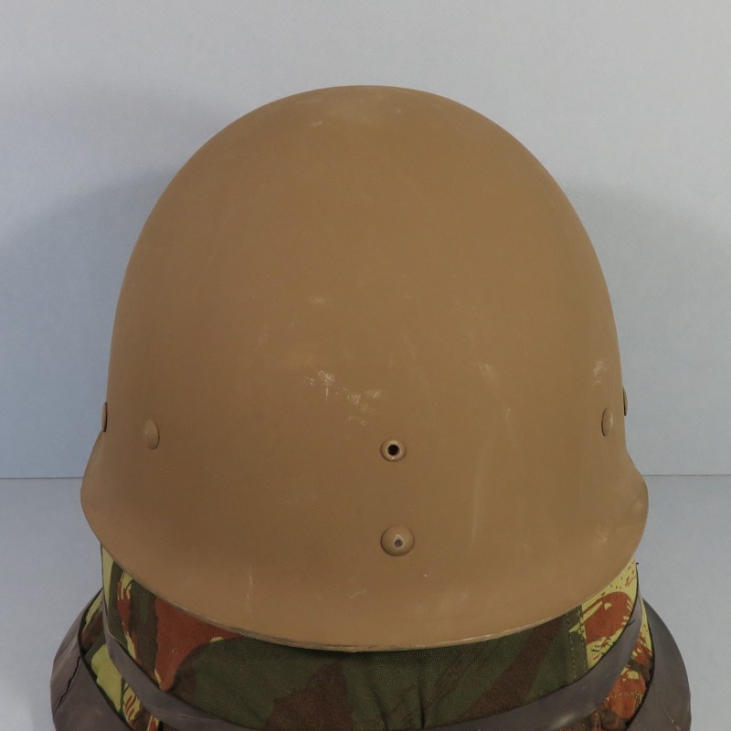 CASQUE FRANCAIS MODELE 1951 AVEC CAPUCHE CAMOUFLEE ET PANSEMENT ETAT NEUF DE STOCK LOURD ET LINER HR. 1955