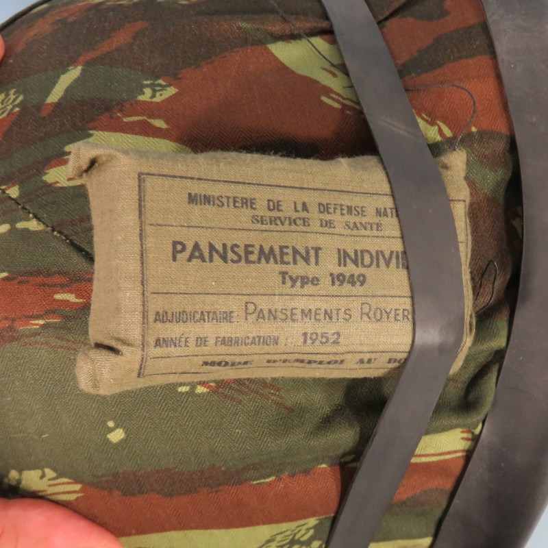 CASQUE FRANCAIS MODELE 1951 AVEC CAPUCHE CAMOUFLEE ET PANSEMENT ETAT NEUF DE STOCK LOURD ET LINER HR. 1955