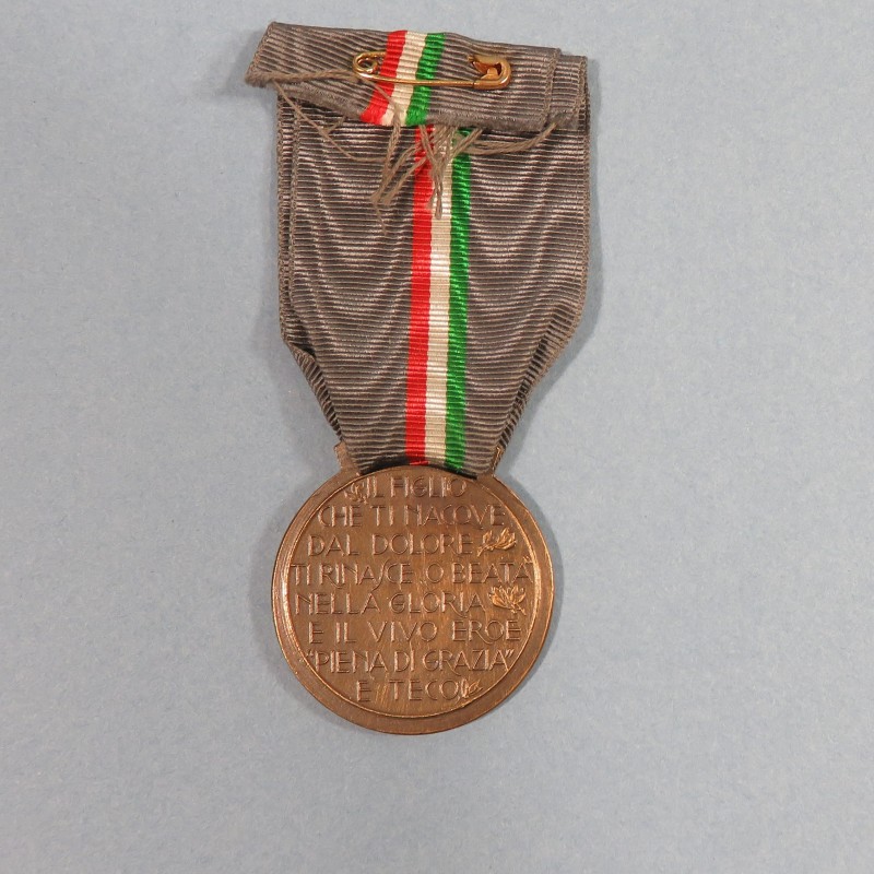 ITALIE MEDAILLE DES VEUVES DE SOLDATS DE LA GUERRE 1914 1918