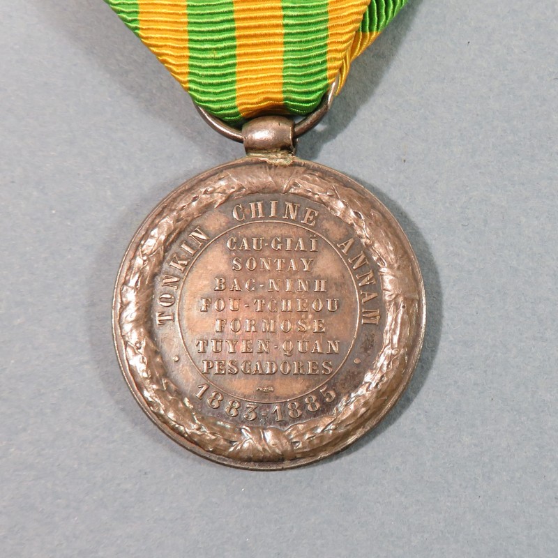 MEDAILLE CAMPAGNE DU TONKIN CHINE ANNAM EN 1883 - 1885 MODELE MER ATTACHE A BOULES 7 BATAILLES