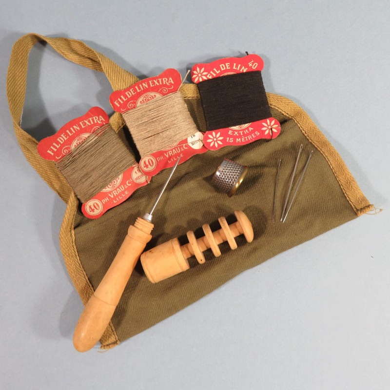 TROUSSE DE COUTURE INDIVIDUELLE MILITAIRE 1940-1950 KAKI COUSETTE OUTIL FILS DIFFERENTS AIGUILLES ET DE