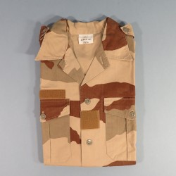 CHEMISE OU CHEMISETTE ARMEE FRANCAISE OPERATION DAGUET CAMOUFLAGE OM DESERT DATEE 1991 TAILLE 37/38