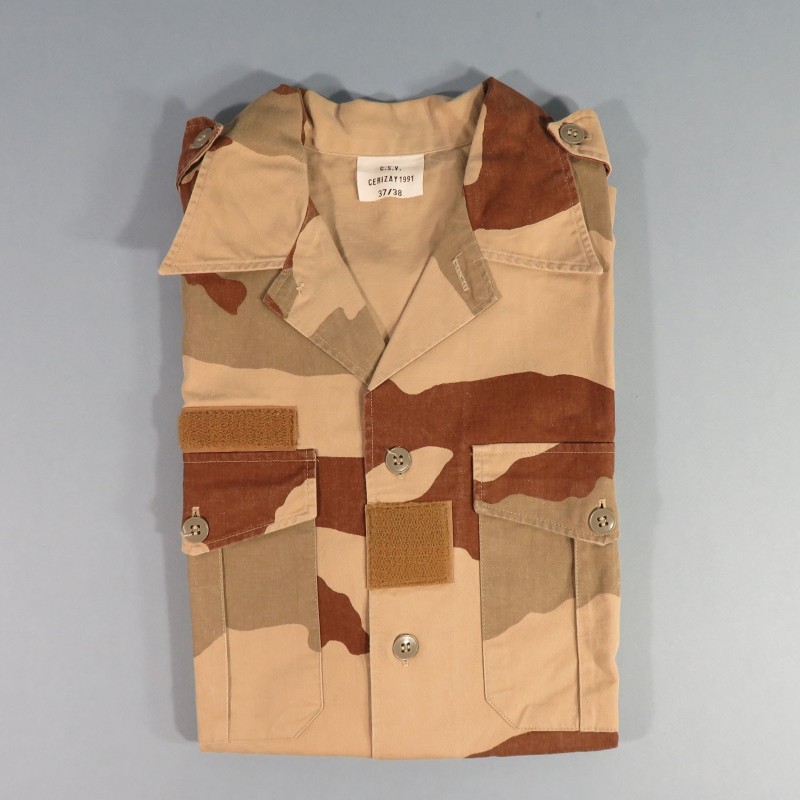 CHEMISE OU CHEMISETTE ARMEE FRANCAISE OPERATION DAGUET CAMOUFLAGE OM DESERT DATEE 1991 TAILLE 37/38