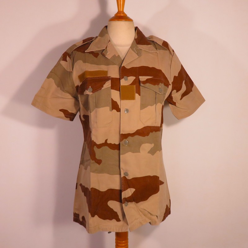 CHEMISE OU CHEMISETTE ARMEE FRANCAISE OPERATION DAGUET CAMOUFLAGE OM DESERT DATEE 1991 TAILLE 37/38