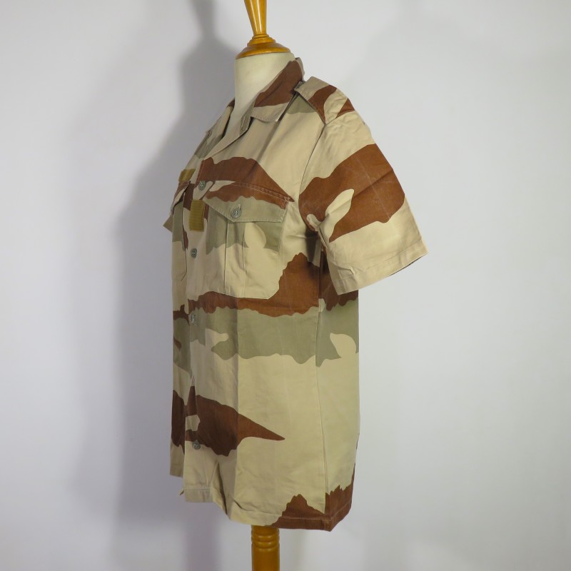 CHEMISE OU CHEMISETTE ARMEE FRANCAISE OPERATION DAGUET CAMOUFLAGE OM DESERT DATEE 1991 TAILLE 37/38