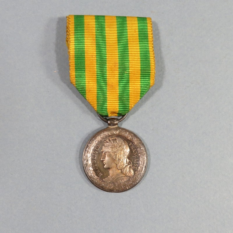 MEDAILLE CAMPAGNE DU TONKIN CHINE ANNAM EN 1883 - 1885 MODELE ARMEE DE TERRE 6 BATAILLES BELIERE OLIVE