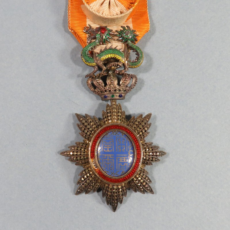 ANNAM MEDAILLE D'OFFICIER DE L'ORDRE DU DRAGON D'ANNAM RUBAN MILITAIRE DU PREMIER TYPE 1886