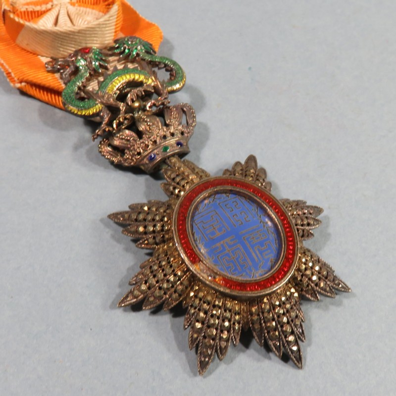 ANNAM MEDAILLE D'OFFICIER DE L'ORDRE DU DRAGON D'ANNAM RUBAN MILITAIRE DU PREMIER TYPE 1886