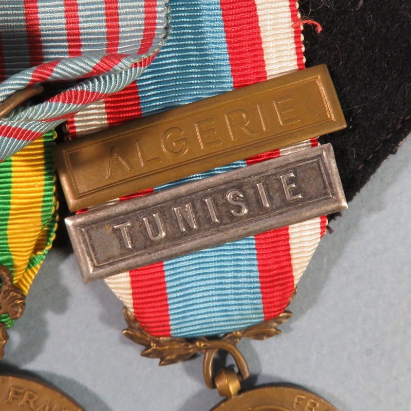 PLACARD 8 MEDAILLES D'UN OFFICIER ANICEN DE LA GUERRE DE 1939-45 LIBERATION D'EXTREME ORIENT D'INDOCHINE D'ALGERIE ET DE TUNISIE