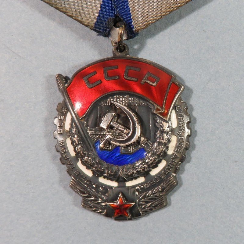 RUSSIE URSS MEDAILLE DE L'ORDRE DU DRAPEAU ROUGE DU TRAVAIL MODELE A PARTIR DE 1943 NUMEROTE 1034541