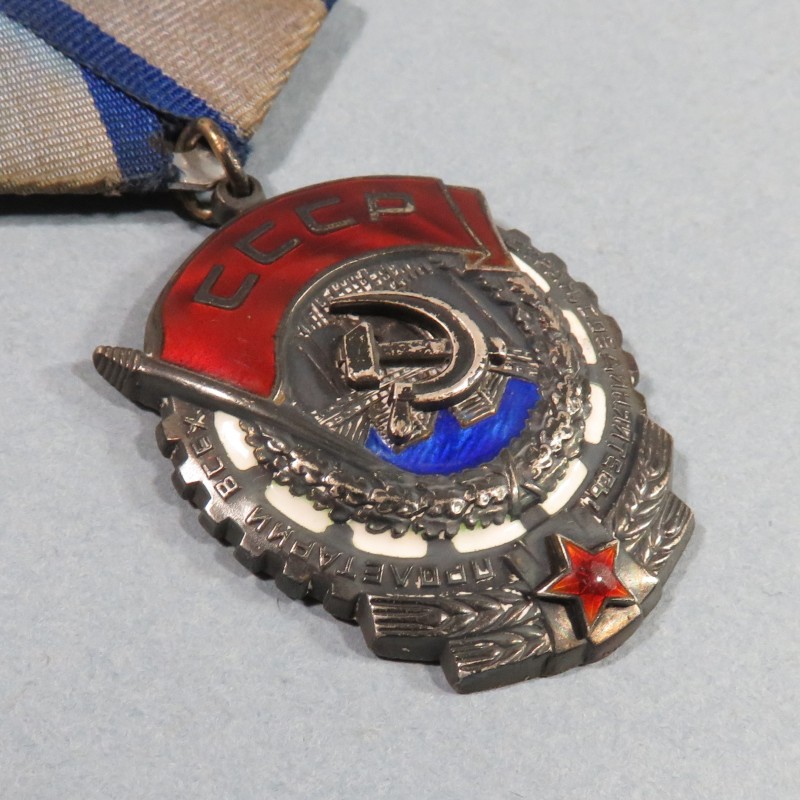 RUSSIE URSS MEDAILLE DE L'ORDRE DU DRAPEAU ROUGE DU TRAVAIL MODELE A PARTIR DE 1943 NUMEROTE 1034541