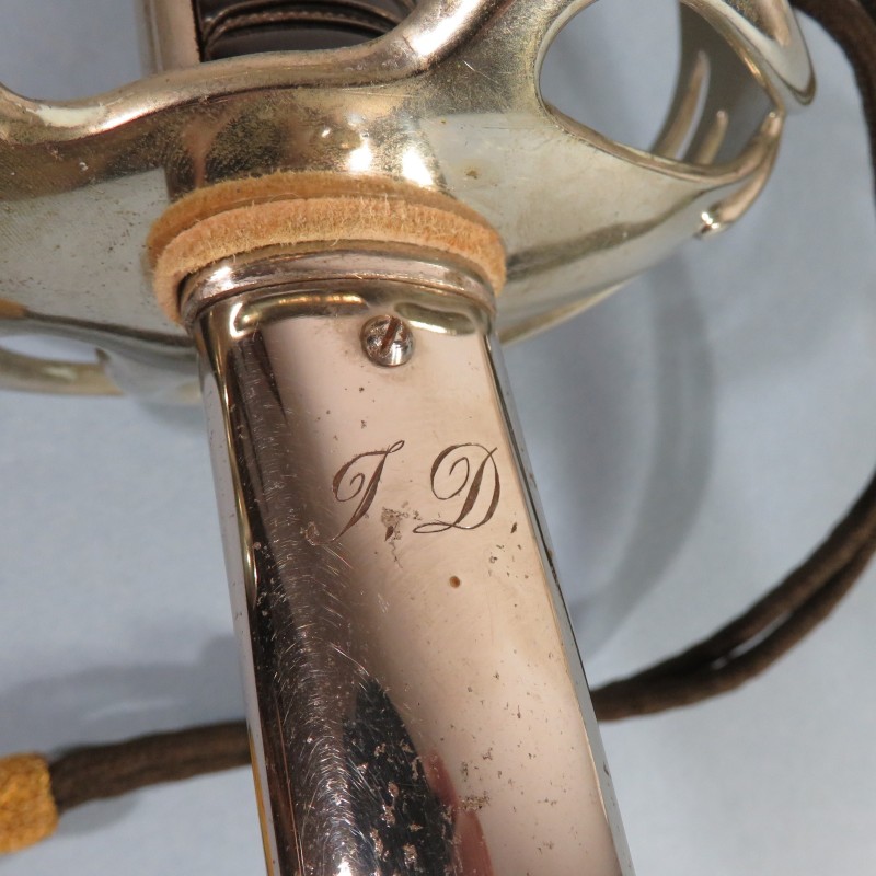 SABRE MODELE 1882 POUR OFFICIERS D'INFANTERIE FOURBISSEUR BACKES ET DELACOUR A PARTIR DE 1910 AVEC SUSPENTE ET DRAGONNE