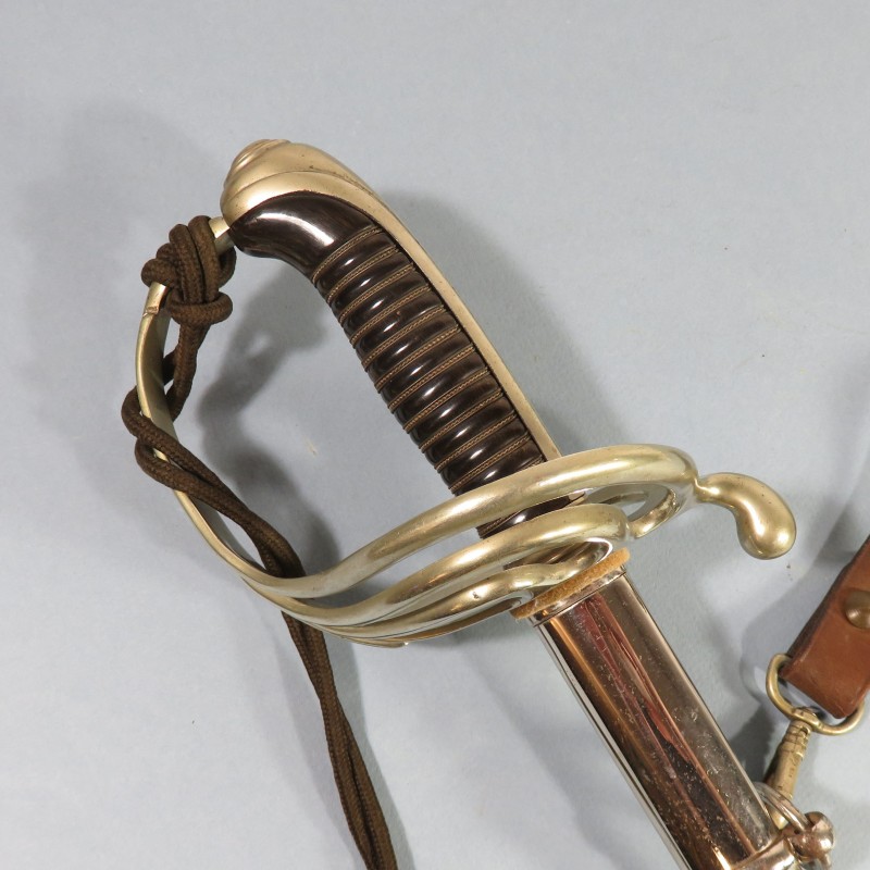 SABRE MODELE 1882 POUR OFFICIERS D'INFANTERIE FOURBISSEUR BACKES ET DELACOUR A PARTIR DE 1910 AVEC SUSPENTE ET DRAGONNE