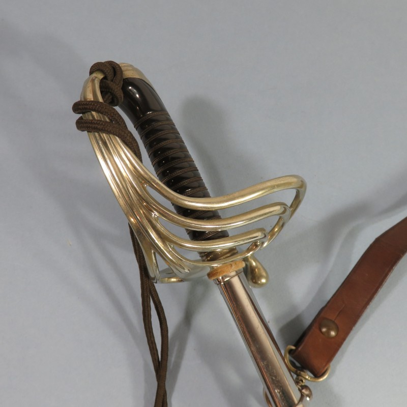 SABRE MODELE 1882 POUR OFFICIERS D'INFANTERIE FOURBISSEUR BACKES ET DELACOUR A PARTIR DE 1910 AVEC SUSPENTE ET DRAGONNE