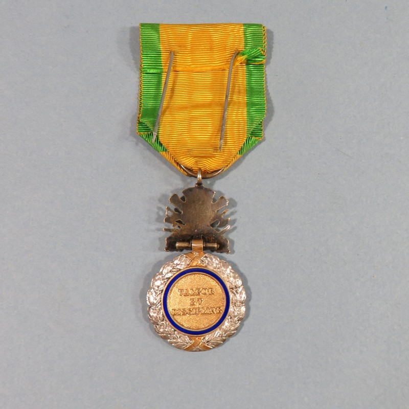 FRANCE ORDRE DE LA MEDAILLE MILITAIRE 3 ème REPUBLIQUE VALEUR ET DISCIPLINE EN ARGENT DANS SA BOITE CARTON