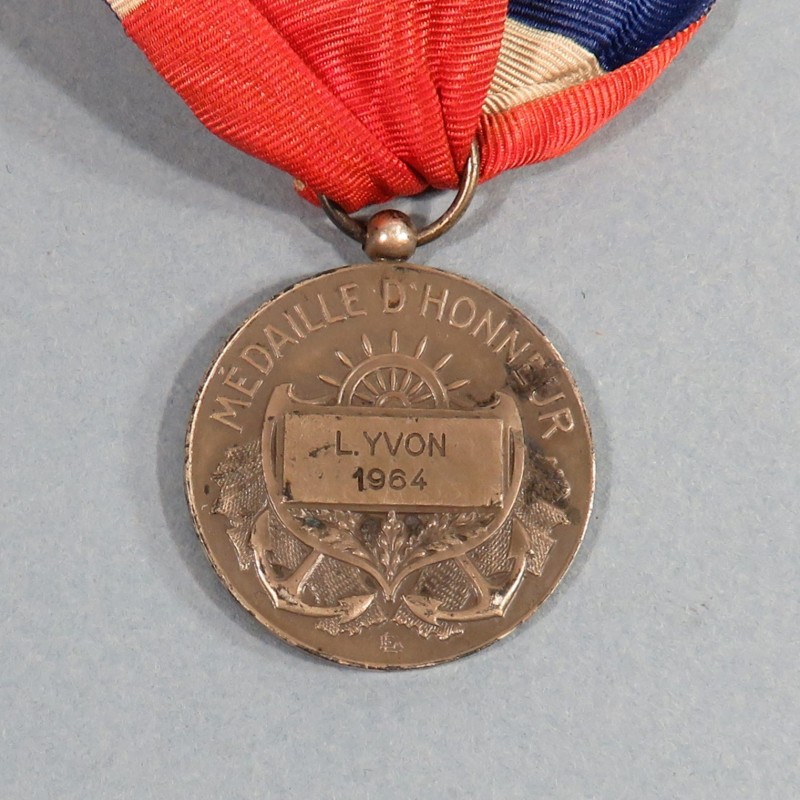 FRANCE MEDAILLE D'HONNEUR DE LA MARINE MARCHANDE EN ARGENT ATTRIBUEE EN 1964