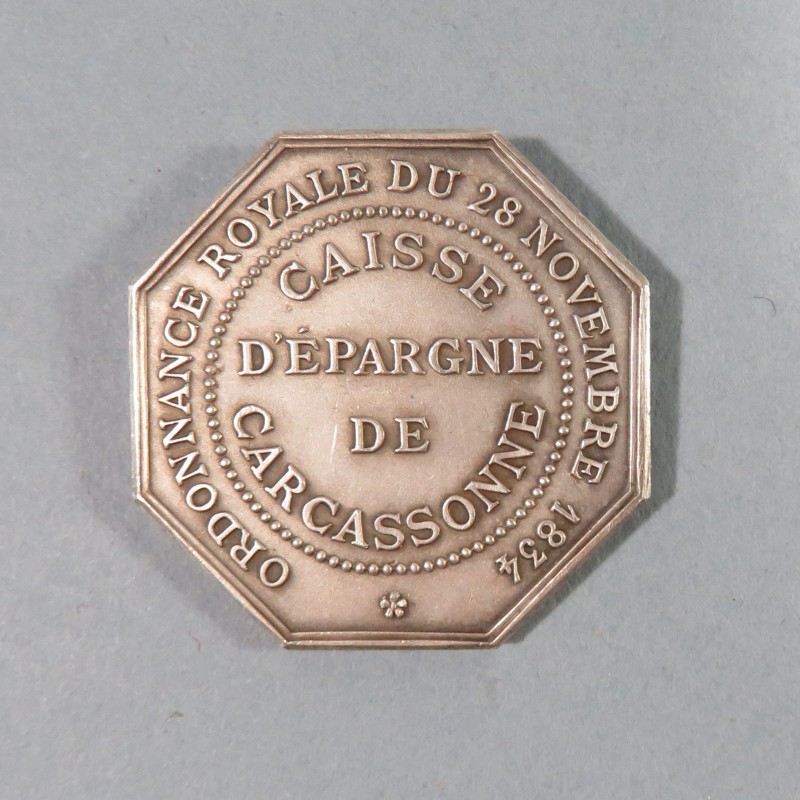 MEDAILLE OCTOGONALE EN ARGENT ORDONNANCE ROYALE DU 28 NOVEMBRE 1834 CAISSE D'EPARGNE DE CARCASSONNE DIAMETRE 3.5 cm