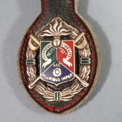 INSIGNE MILITAIRE LEGION ETRANGERE 1 er REC REGIMENT ETRANGER DE CAVALERIE SUR SON CUIR FAB J. BALME