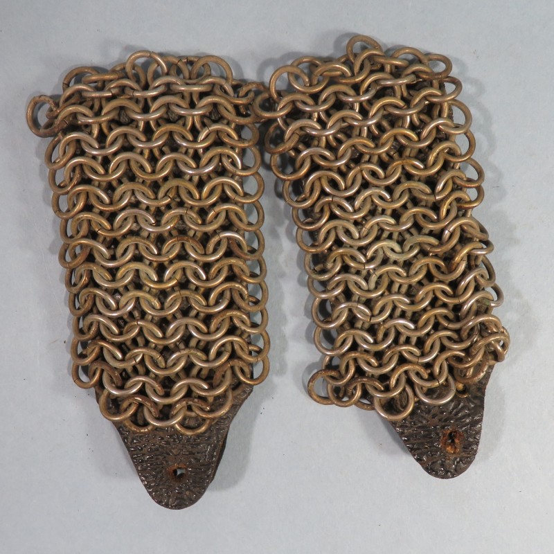 PAIRE D'EPAULETTE A ANNEAUX OU MAILLES POUR PORTER LES TUYAUX VESTE DE SAPEURS POMPIERS VERS 1830 1900 POUR TUYAUX RIVETES