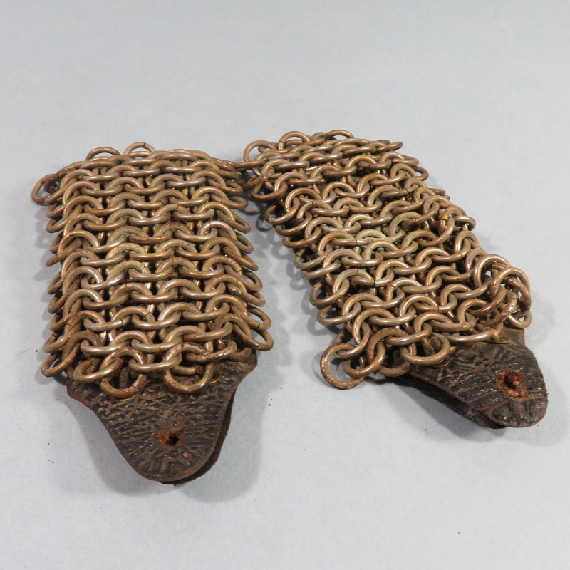 PAIRE D'EPAULETTE A ANNEAUX OU MAILLES POUR PORTER LES TUYAUX VESTE DE SAPEURS POMPIERS VERS 1830 1900 POUR TUYAUX RIVETES