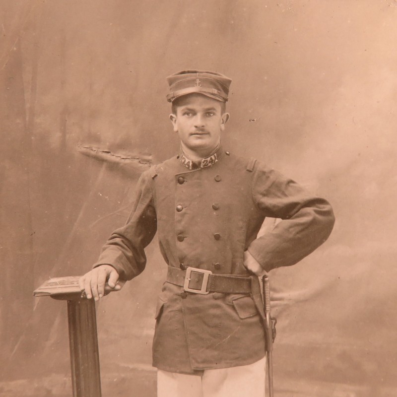 PHOTO CPA D'UN SOLDAT DU 24 ème RIC REGIMENT D'INFANTERIE COLONIALE EN PALETOT ET KEPI AVEC L'ANCRE ET CHASSEPOT 1914 1918