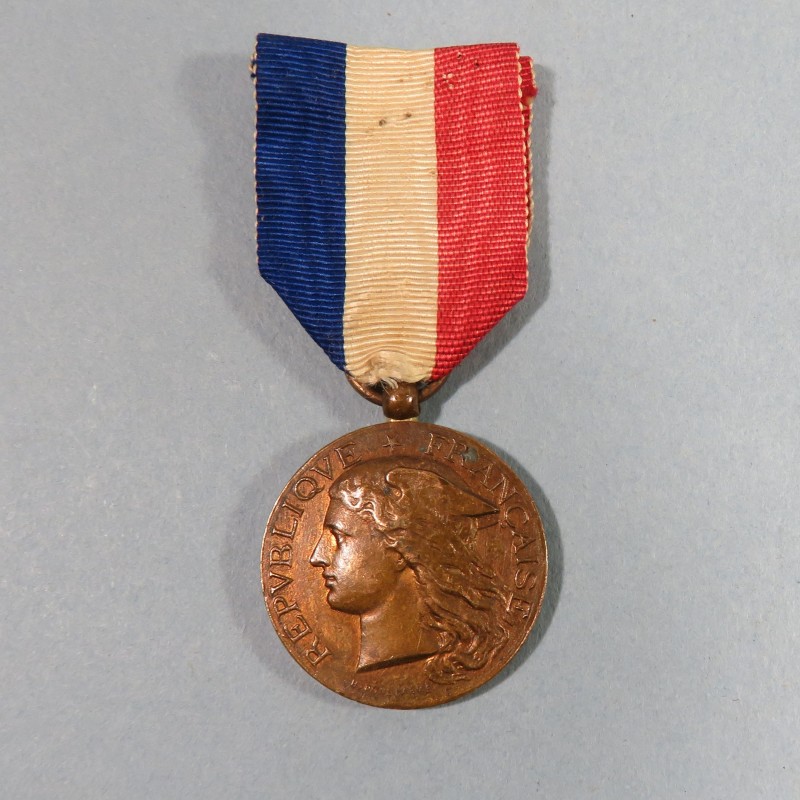 FRANCE MEDAILLE DES EPIDEMIES CLASSE BRONZE ATTRIBUEE ET DATEE F. ESCOFIER 1885 MINISTERE DU COMMERCE